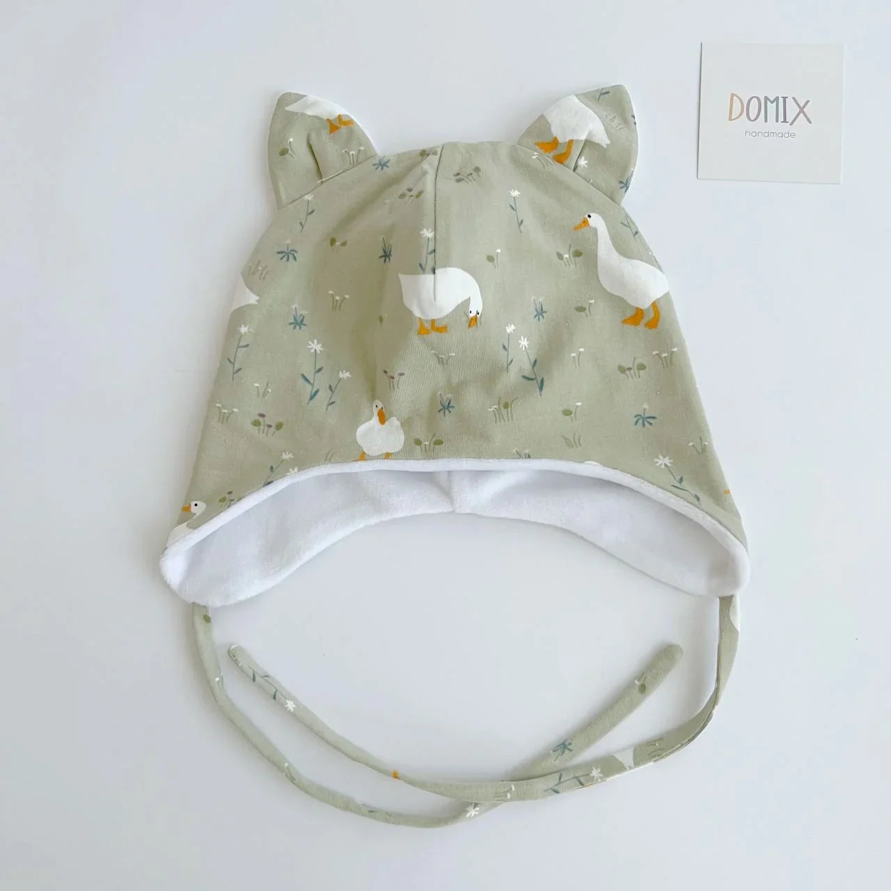 Hat with ties - Domix