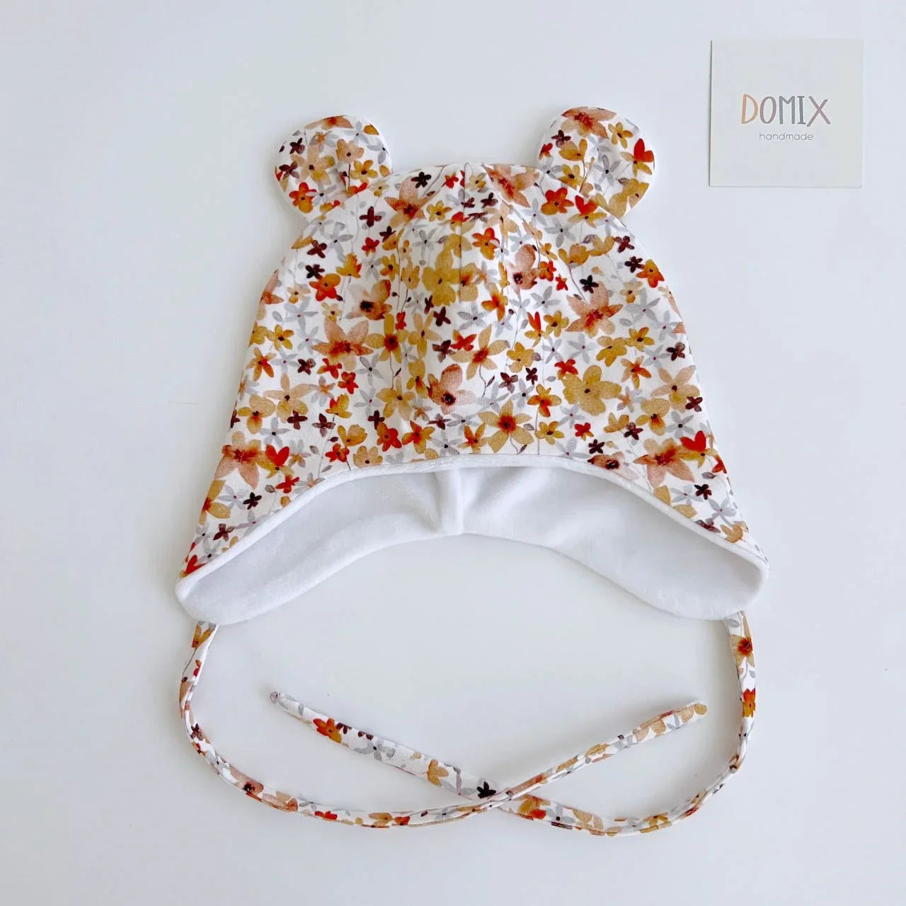 Hat with ties - Domix