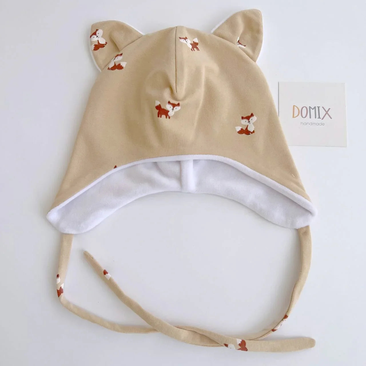 Hat with ties - Domix
