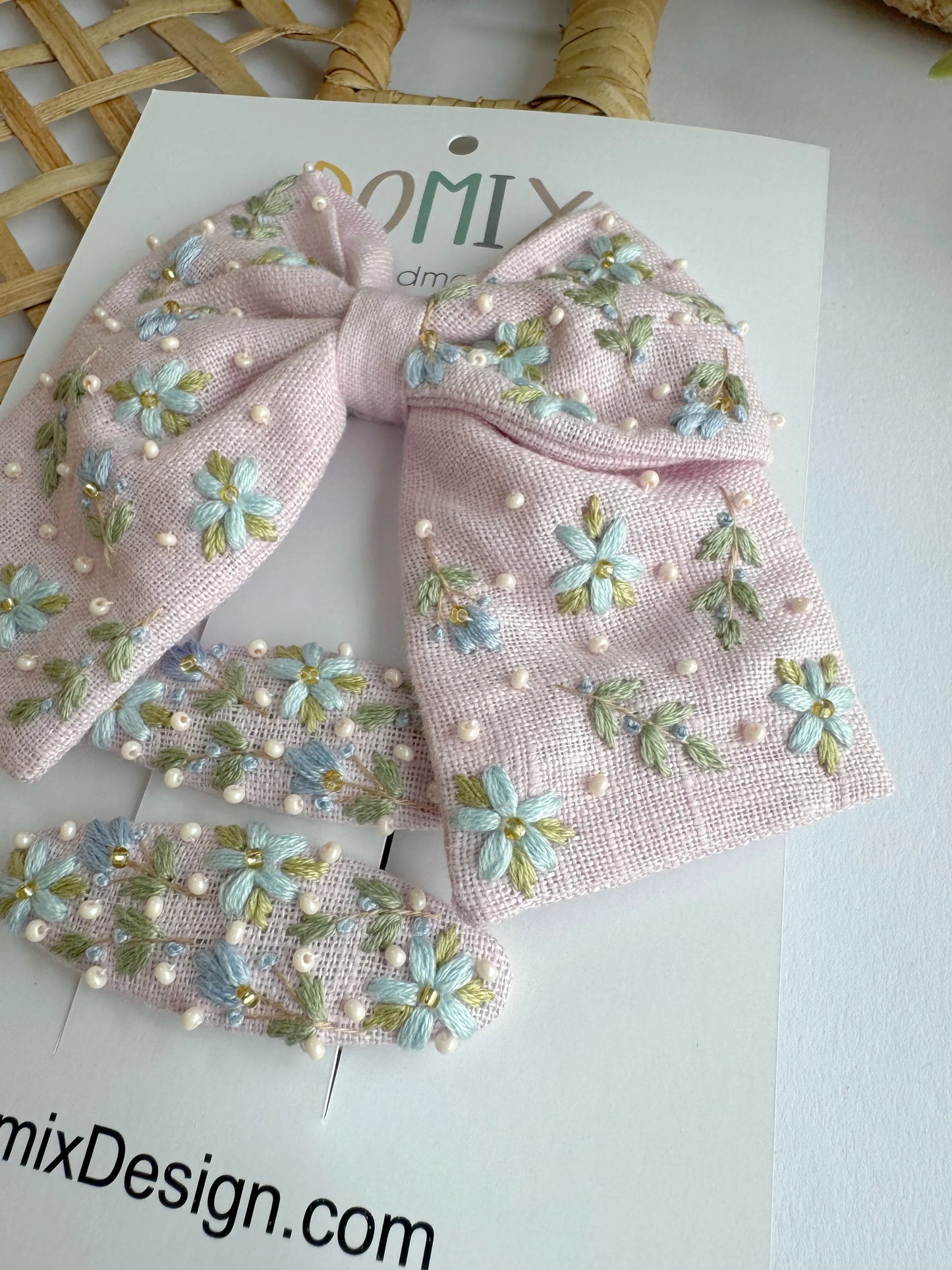 Embroidered Elegance Clips - Domix