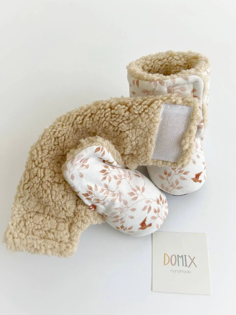 🌿 Autumn Leaves Baby Booties – Cozy Handmade Warmth - Domix