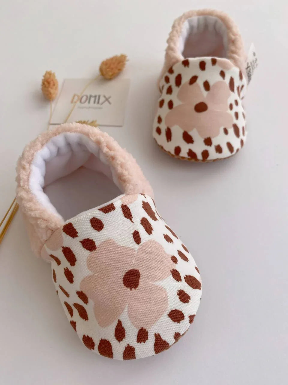 🌸 Floral Baby Slippers – Handmade Softness for Little Feet - Domix