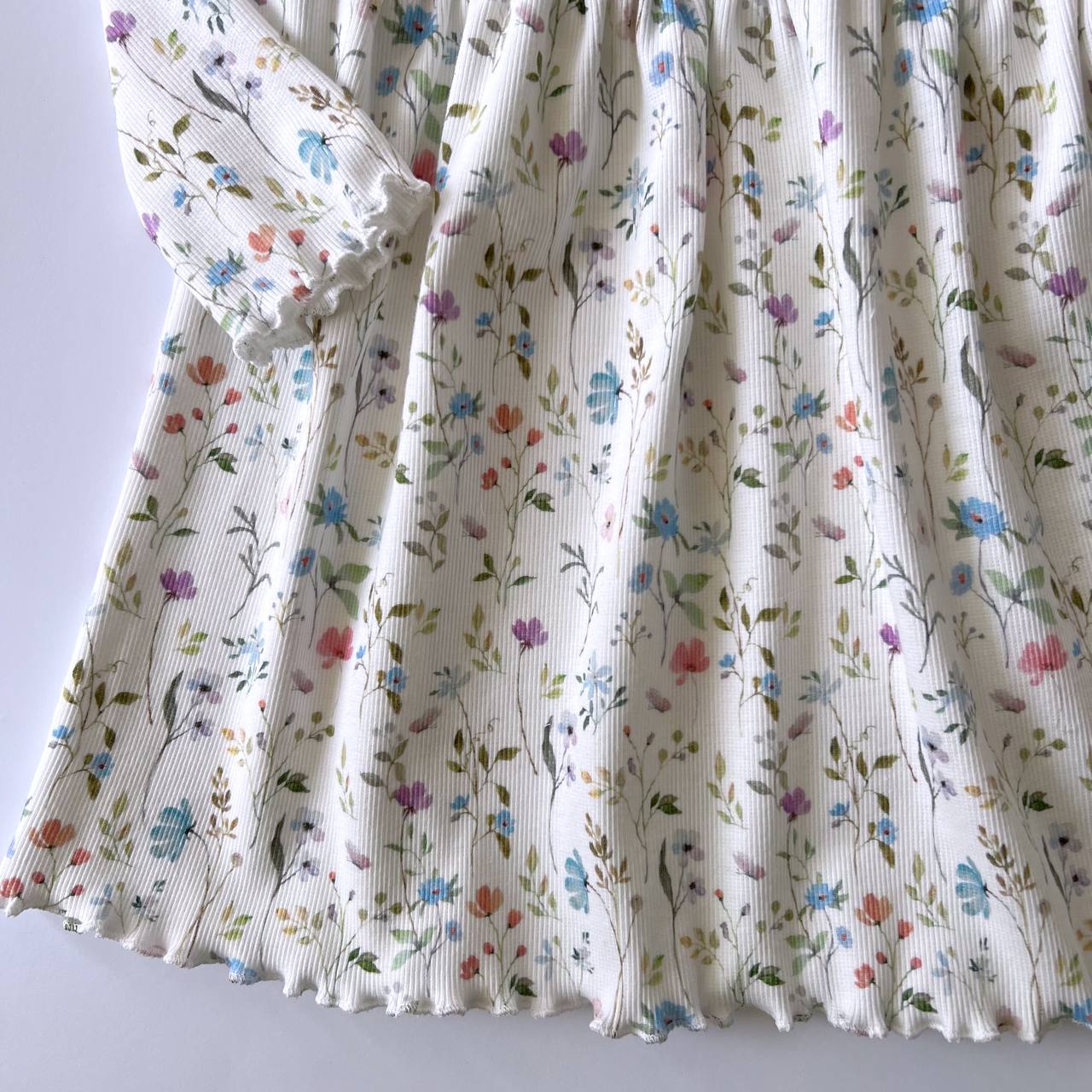 Robe bébé fleurie à col volanté