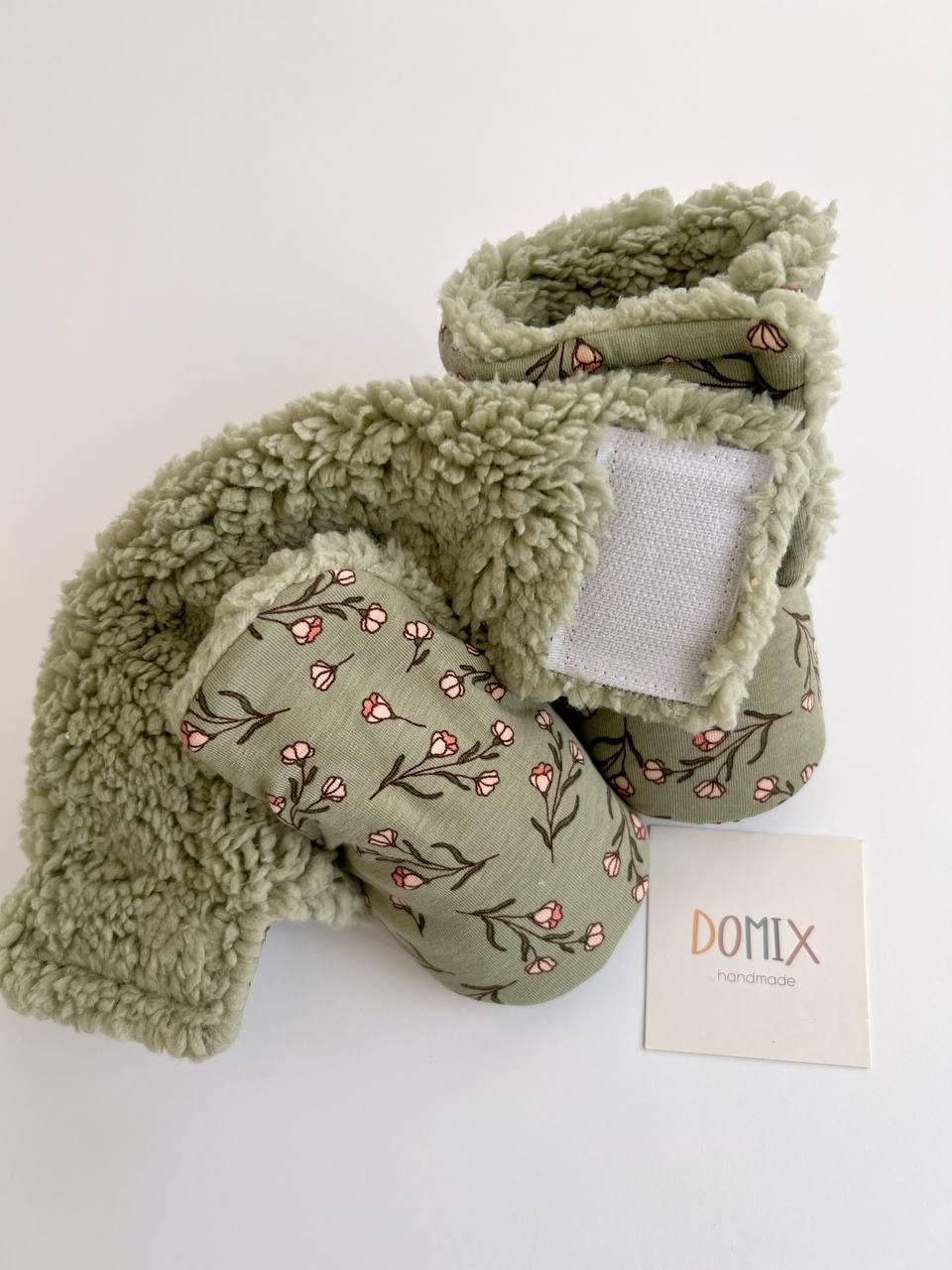 🌿 Green Floral Baby Booties – Cozy Handmade Warmth - Domix