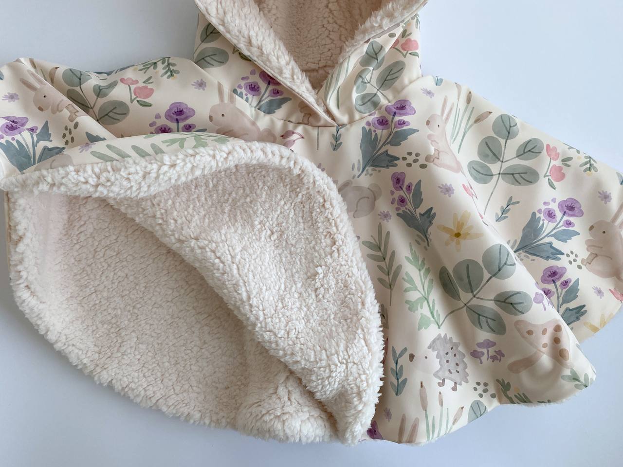 đ¸ Floral Waterproof Poncho â Handmade Rain Protection with Charm