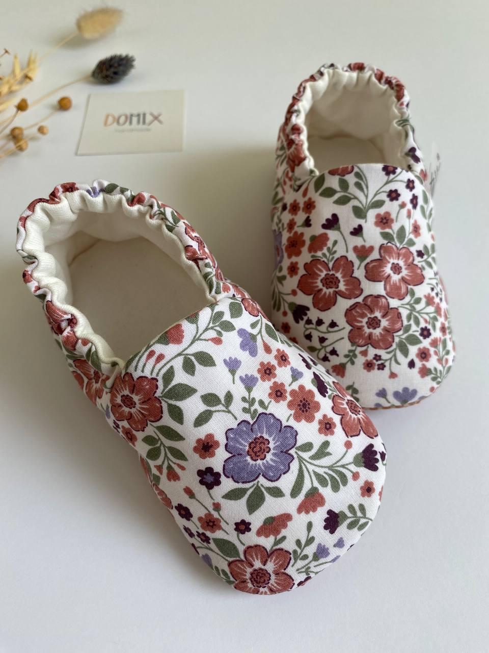 Handgemachte Baby- und Kleinkind-Hausschuhe aus Baumwolle – Blumen-Edition