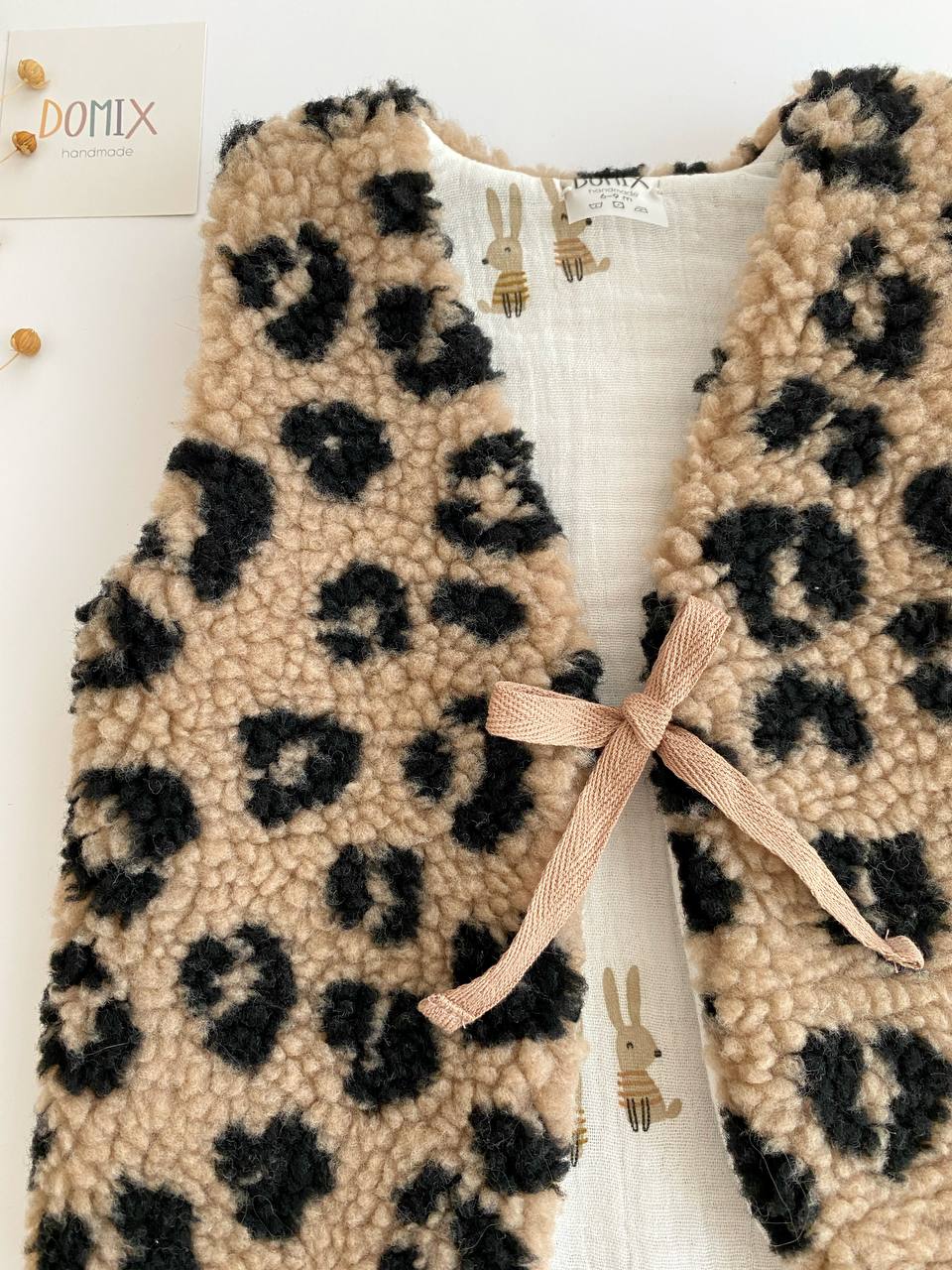 Handgefertigte, wendbare Teddyweste – Beige Leopard
