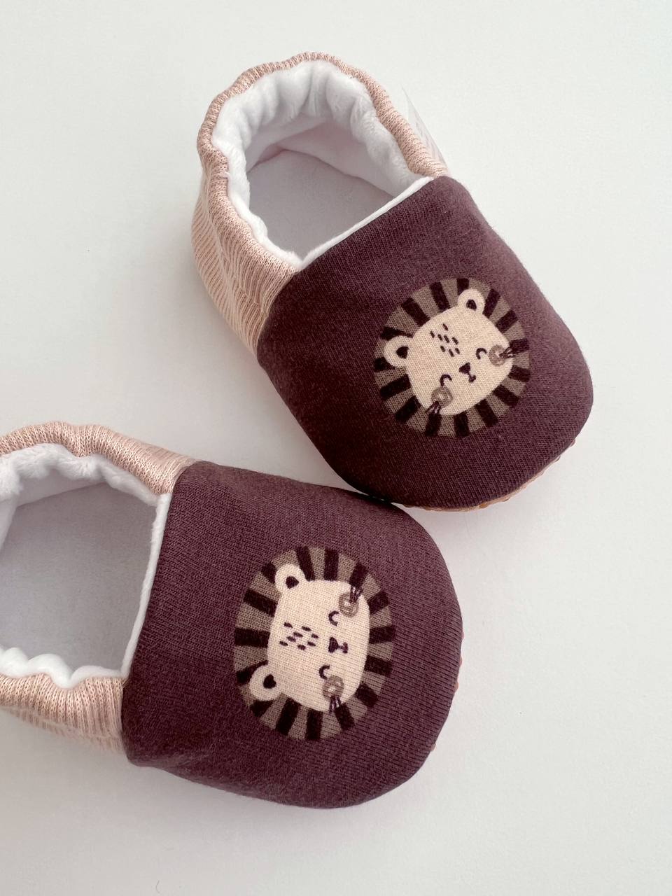Lion Baby Slippers – Jersey & Velour
