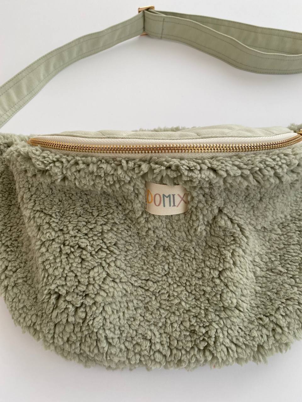 Sac banane Teddy vert blush – Fabriqué à la main par DOMIX