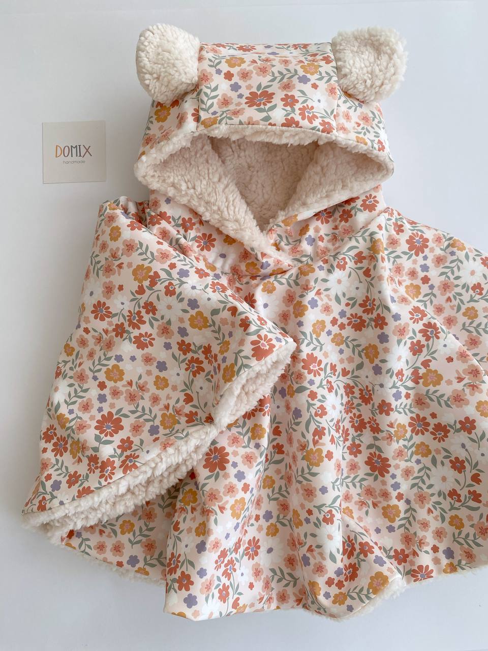 🌸 Poncho imperméable à motif floral – Protection contre la pluie faite main avec charme