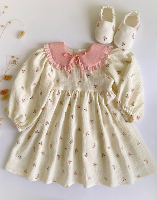 Musselin-Kleid mit abnehmbarem Kragen – Handgefertigtes Baby- & Kleinkindkleid