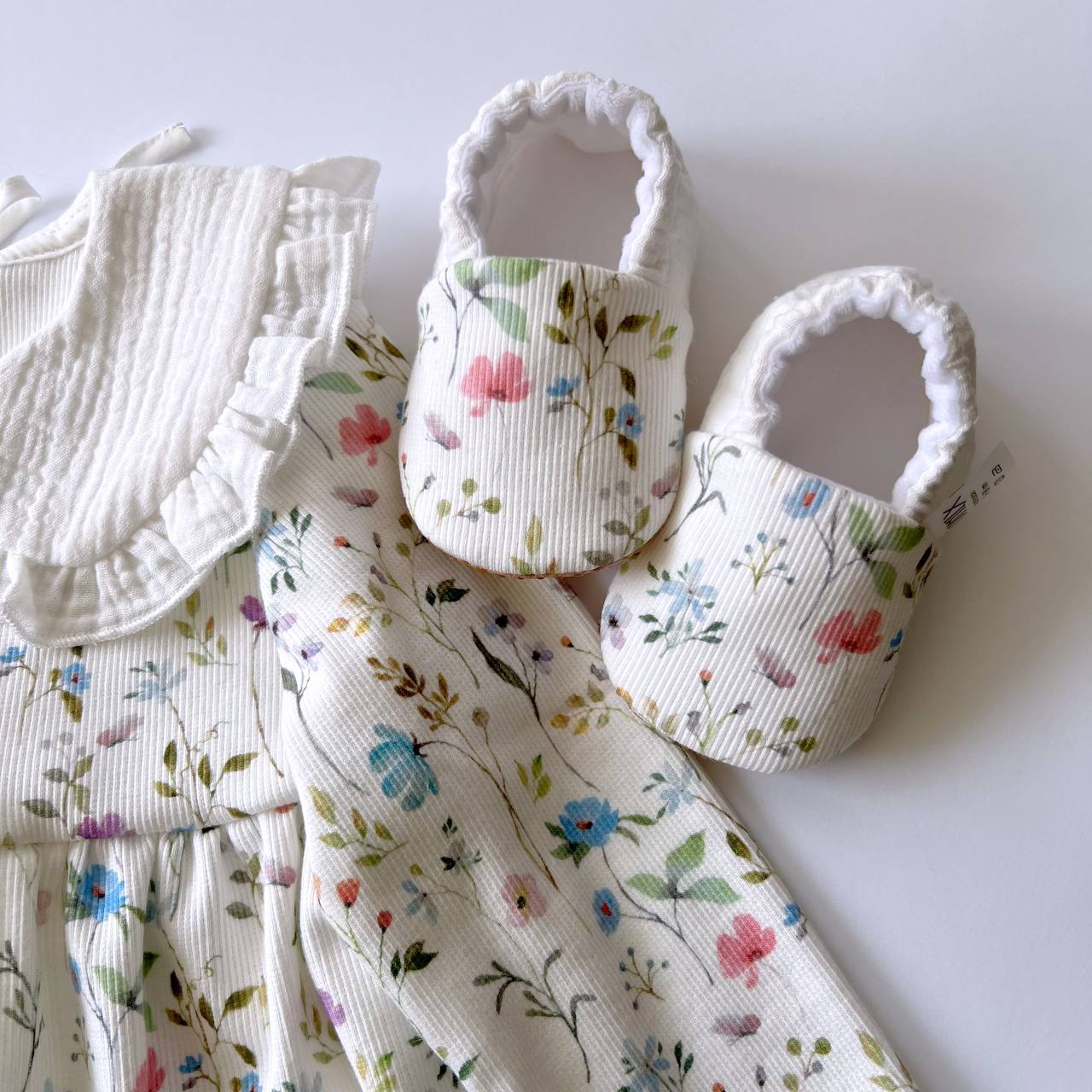 Babyschuhe – Weiche Baumwolle mit Blumenmuster
