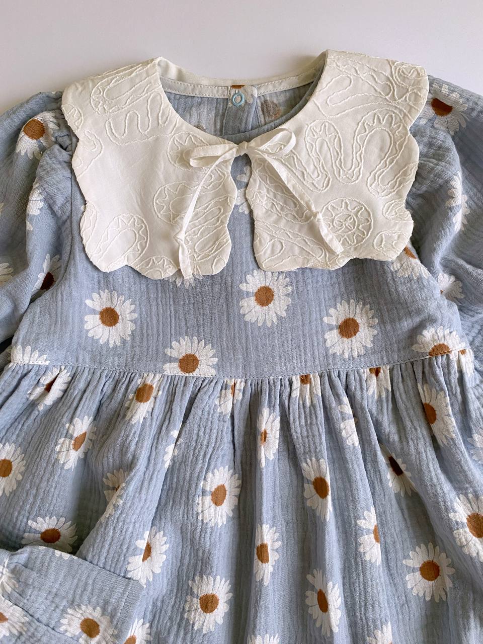 Geblümtes Musselin-Kleid mit besticktem Kragen – Baby- und Kleinkindmädchen-Kleid