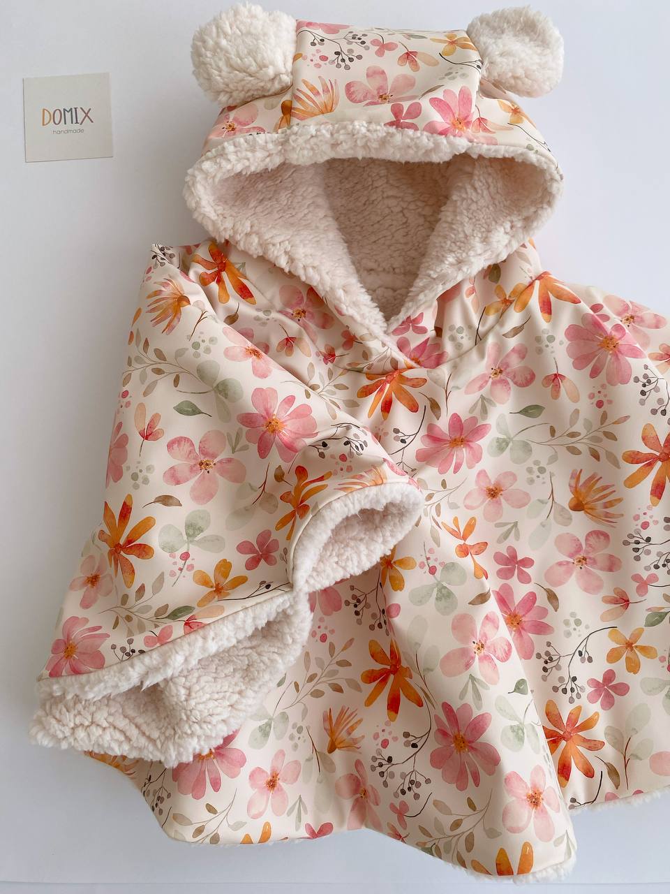 Poncho à capuche fleuri pour bébés et tout-petits, fait main en Suisse
