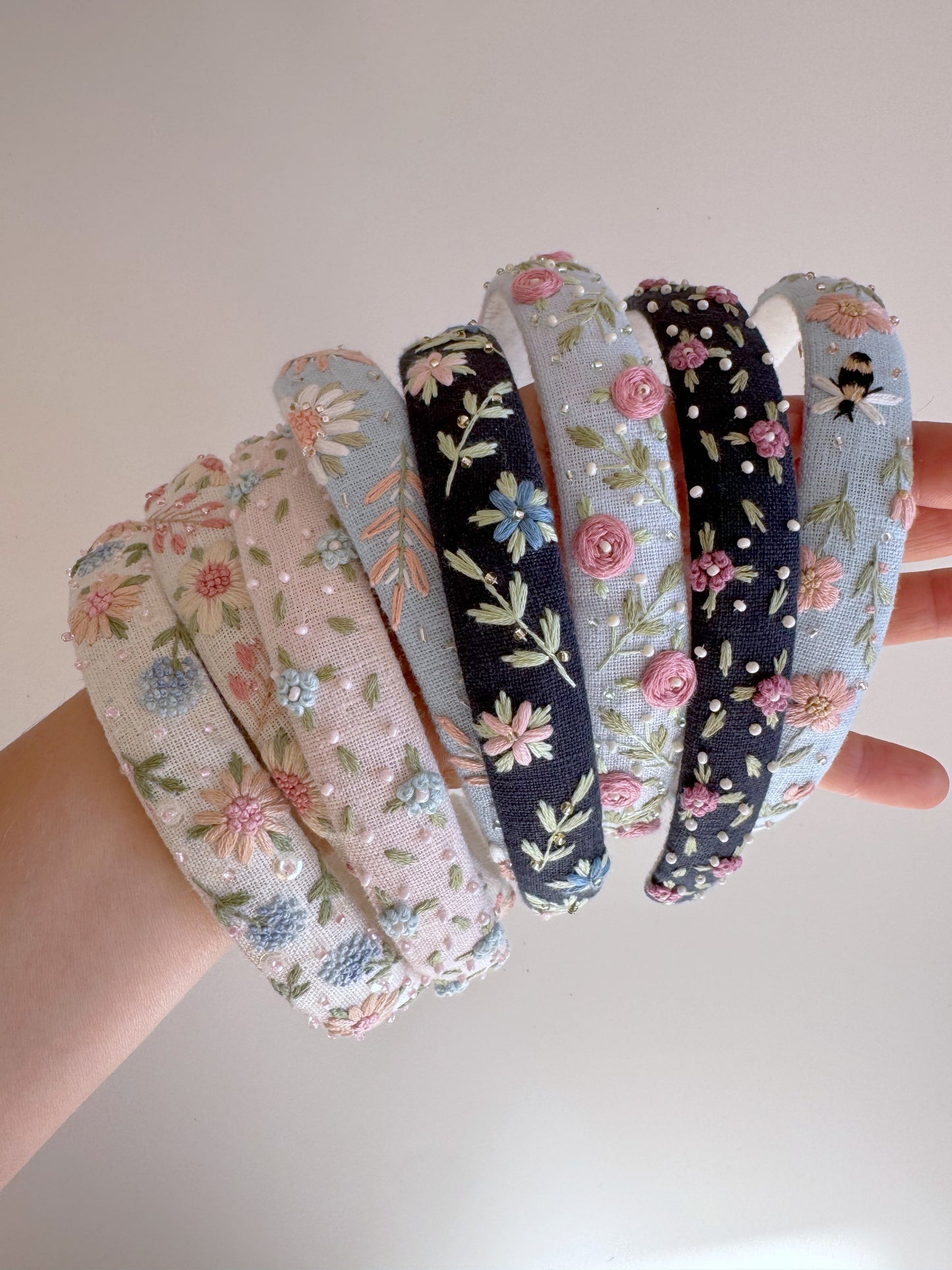 Bandeau en lin brodé à la main – Cerceau de cheveux floral (Taille unique)