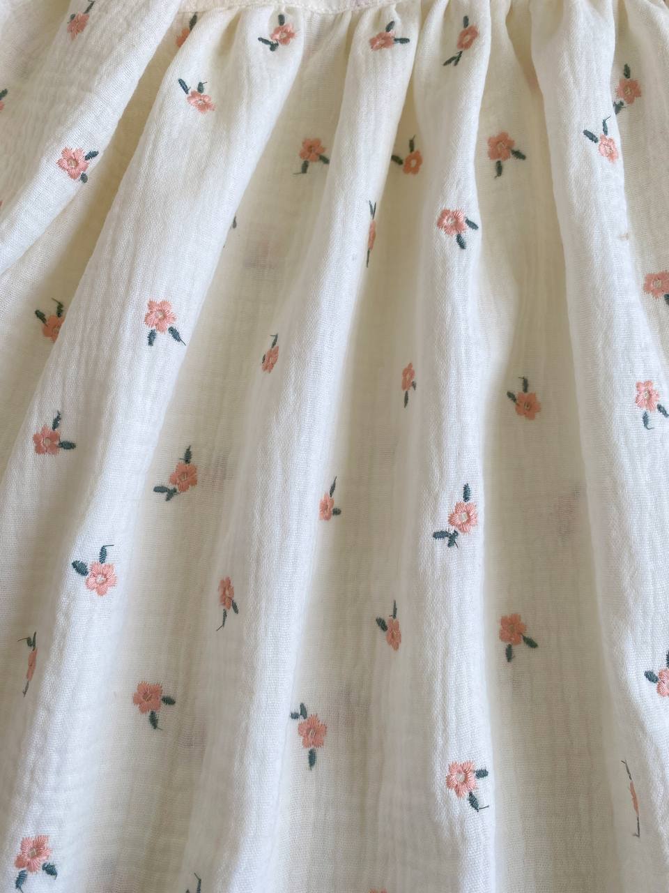 Musselin-Kleid mit abnehmbarem Kragen – Handgefertigtes Baby- & Kleinkindkleid