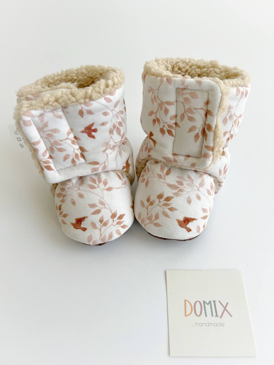 🌿 Autumn Leaves Baby Booties – Cozy Handmade Warmth