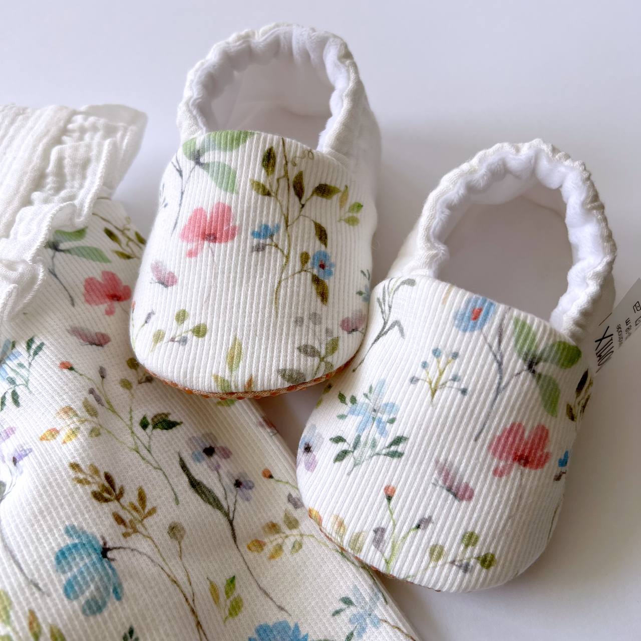 Babyschuhe – Weiche Baumwolle mit Blumenmuster