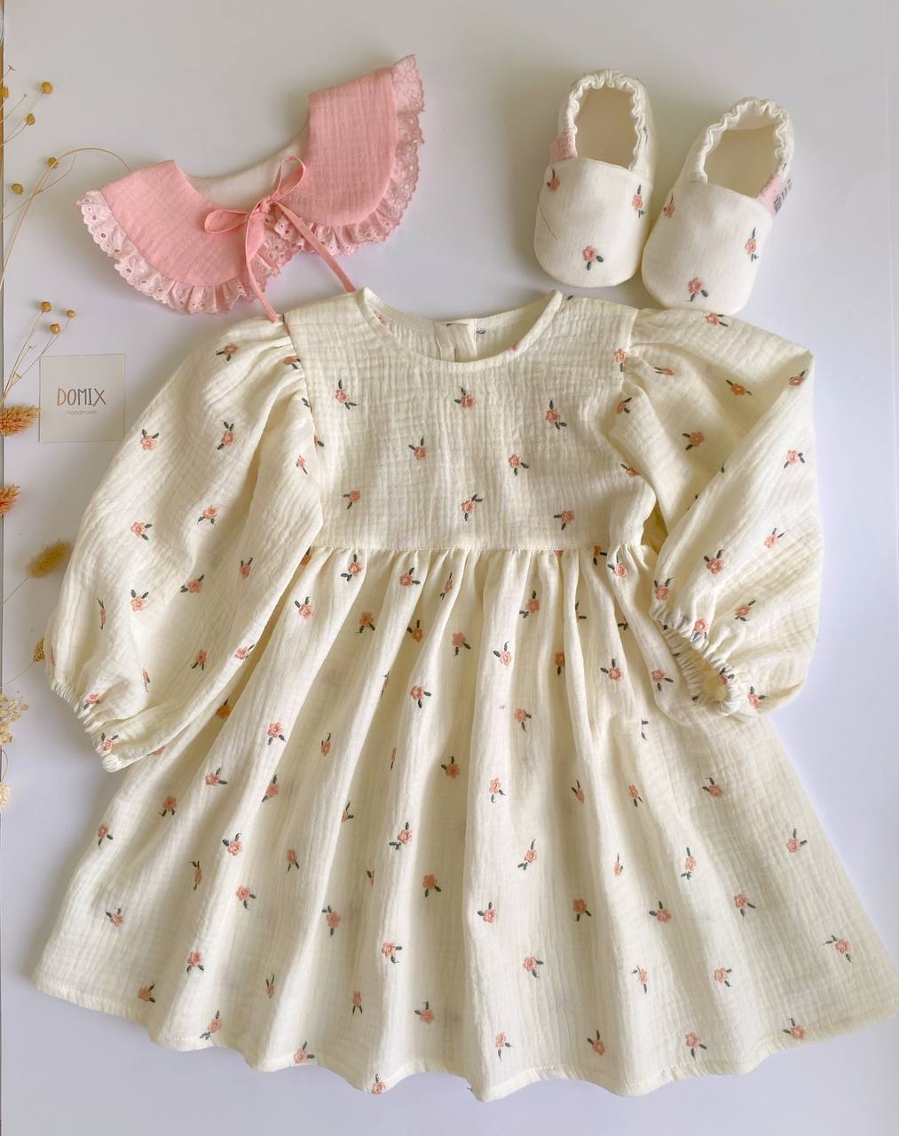 Musselin-Kleid mit abnehmbarem Kragen – Handgefertigtes Baby- & Kleinkindkleid