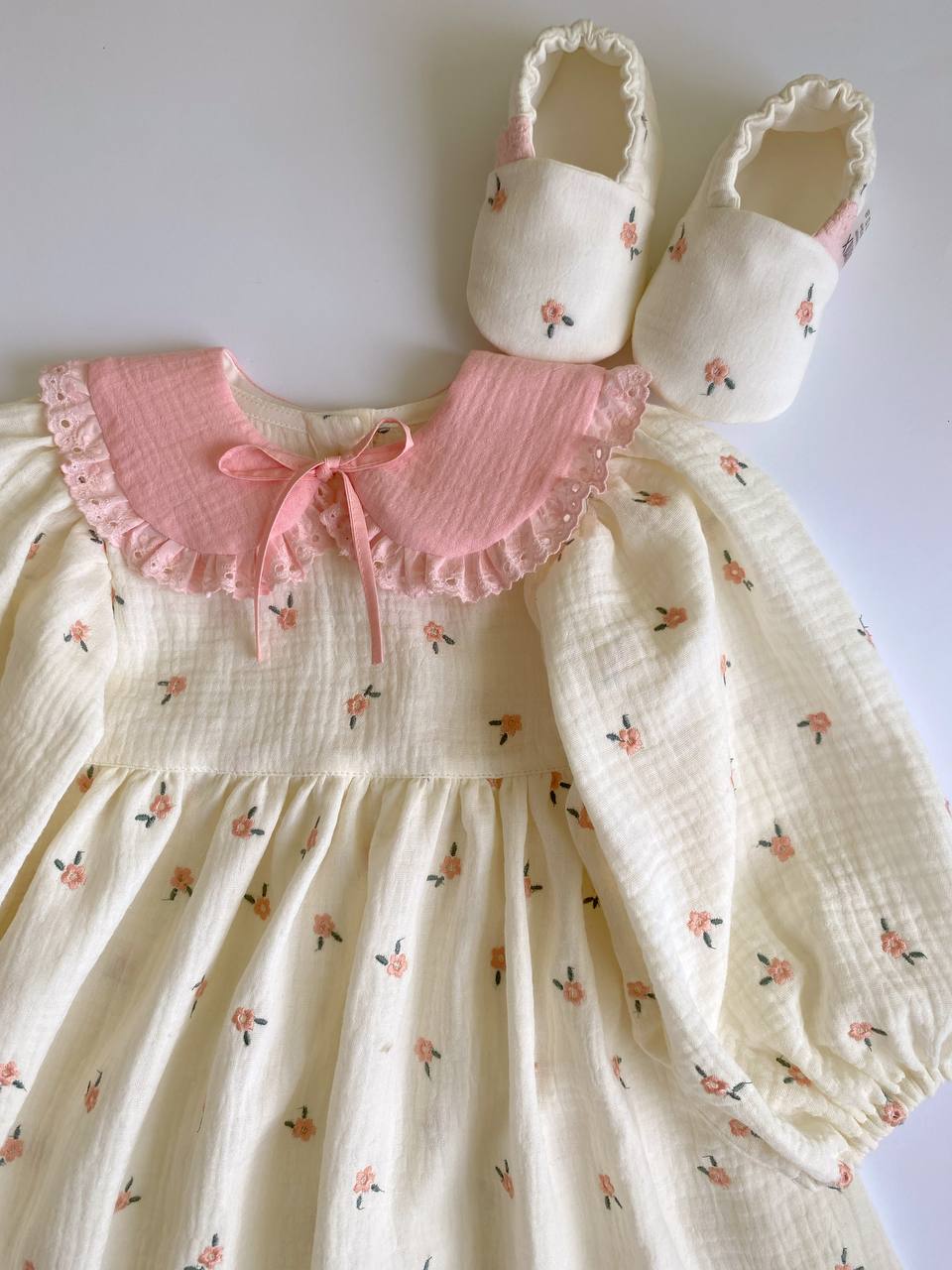 Musselin-Kleid mit abnehmbarem Kragen – Handgefertigtes Baby- & Kleinkindkleid