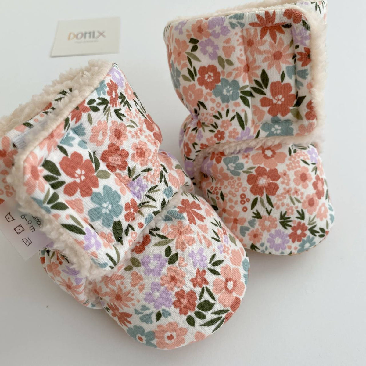 Pastellfarbene Blumen-Babyschuhe – Handgefertigte warme Babyschuhe