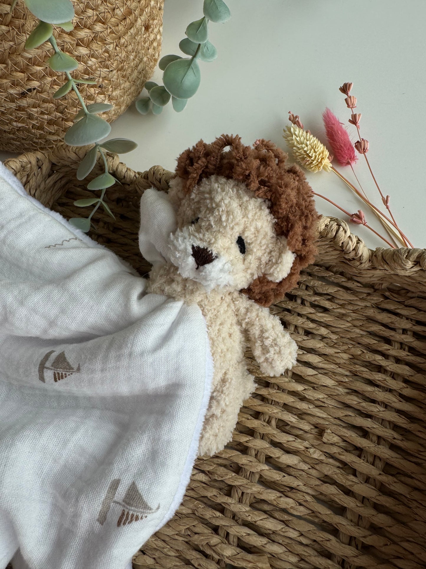 Doudou Lion – Peluche avec Couverture Douillette en Mousseline (Certifié CE)