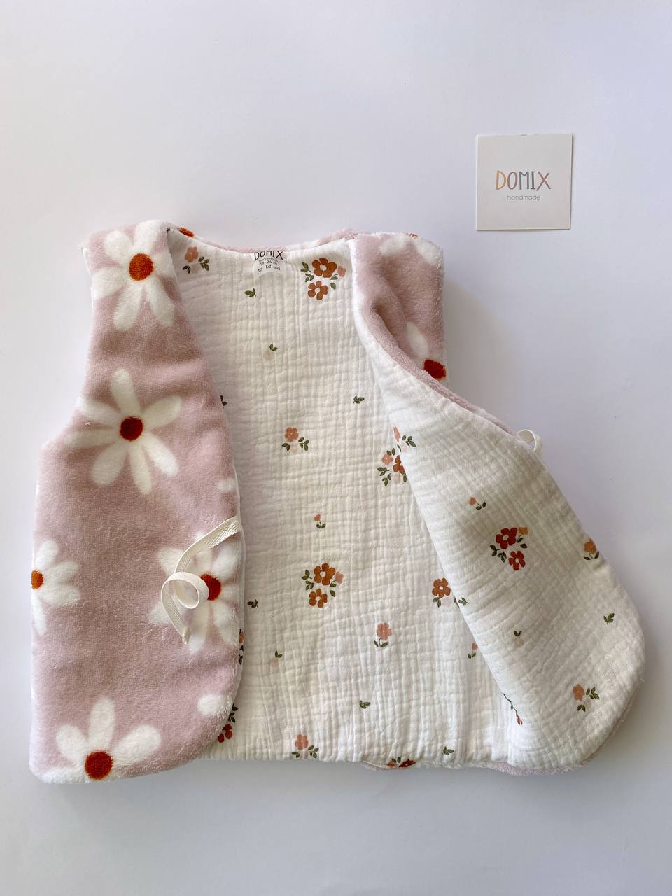 Gilet bébé fleuri – Couche douce et réversible