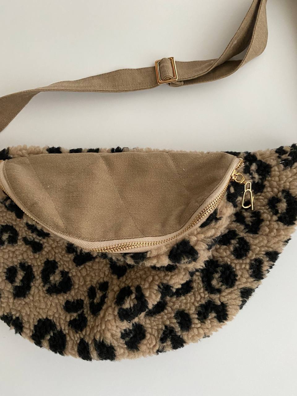 ✨ Leopard Sherpa Belt Bag — DomixDesign (Handmade)