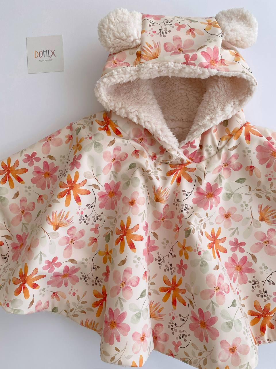 Poncho à capuche fleuri pour bébés et tout-petits, fait main en Suisse