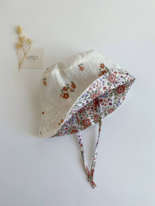 Handgemachter, wendbarer Baby-Sonnenhut aus Baumwolle – Blumen-Musselin-Fischerhut