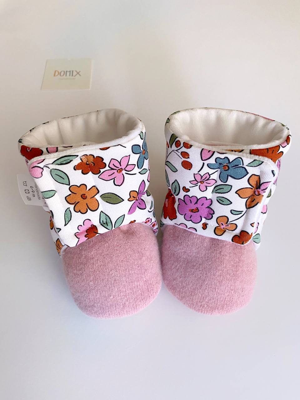 Chaussons bébé fleuris – Doux et faits main