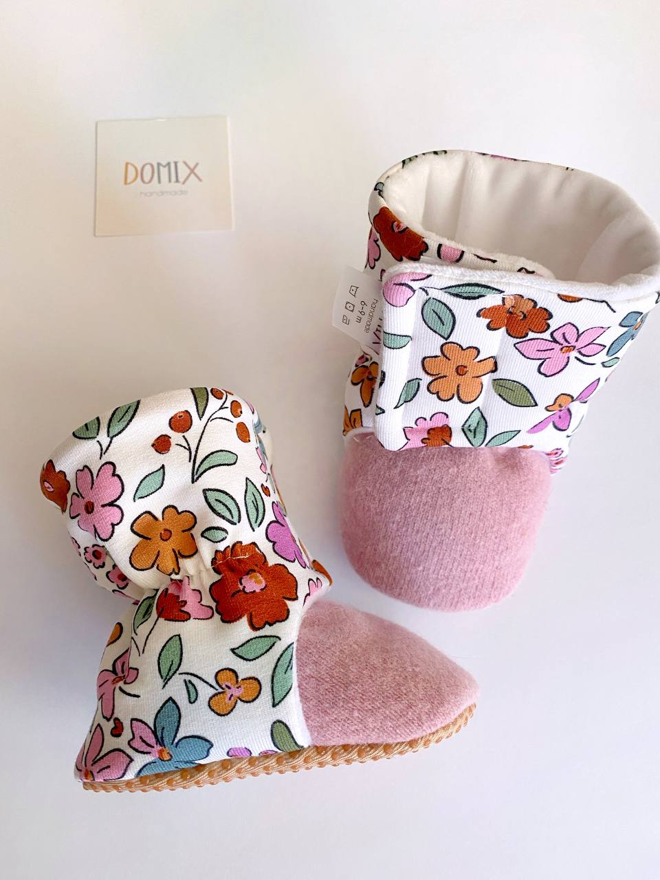 Chaussons bébé fleuris – Doux et faits main