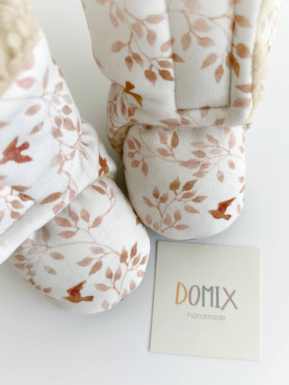 🌿 Autumn Leaves Baby Booties – Cozy Handmade Warmth