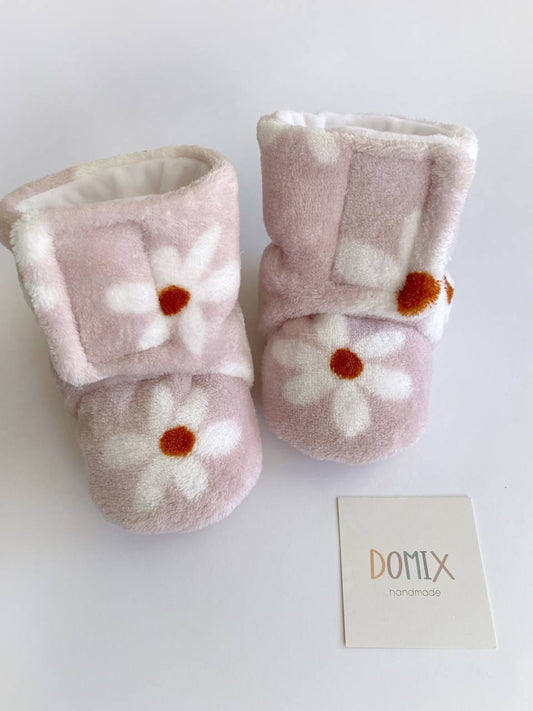Babyschuhe mit Blumenmuster – weich und kuschelig