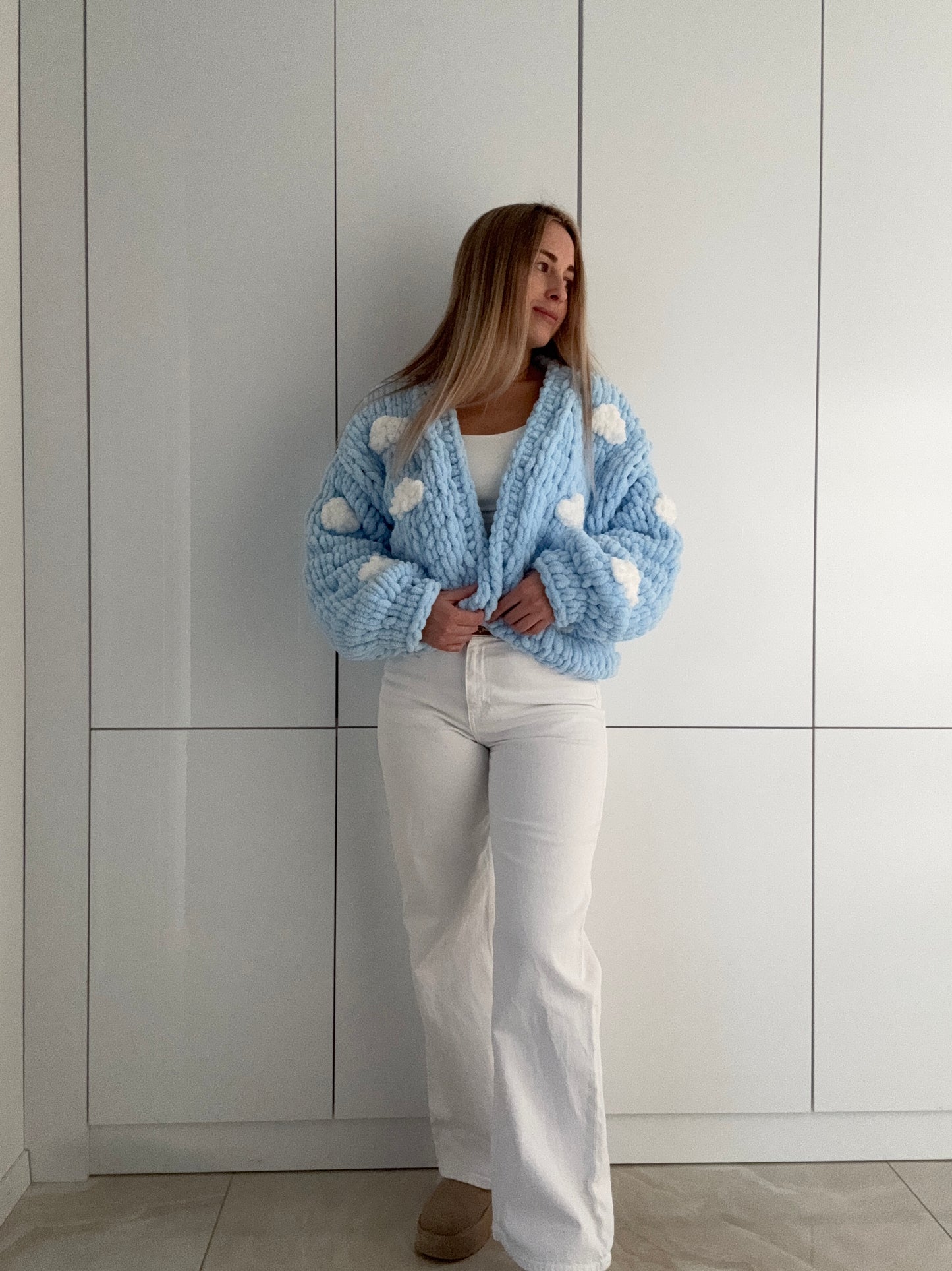 Gilet épais tricoté à la main bleu ciel – Pièce unique