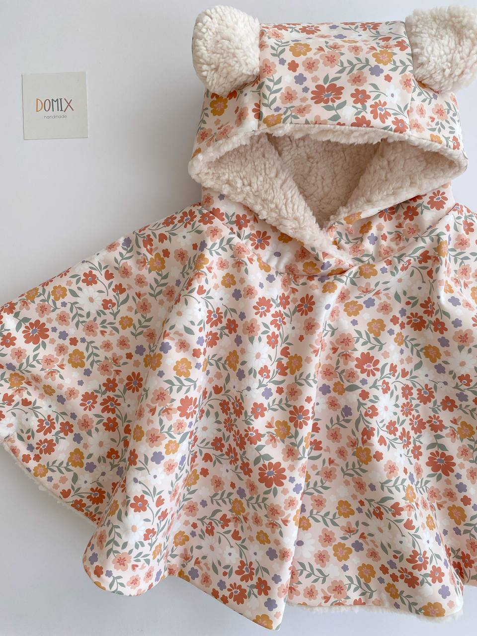 🌸 Poncho imperméable à motif floral – Protection contre la pluie faite main avec charme