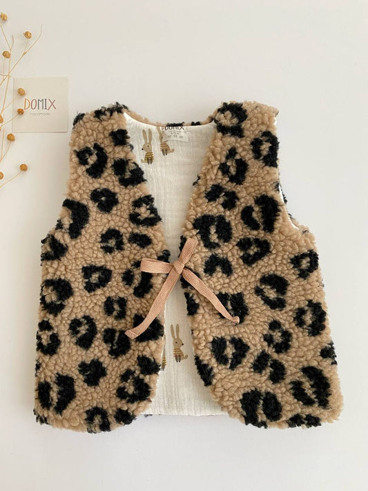 Handgefertigte, wendbare Teddyweste – Beige Leopard