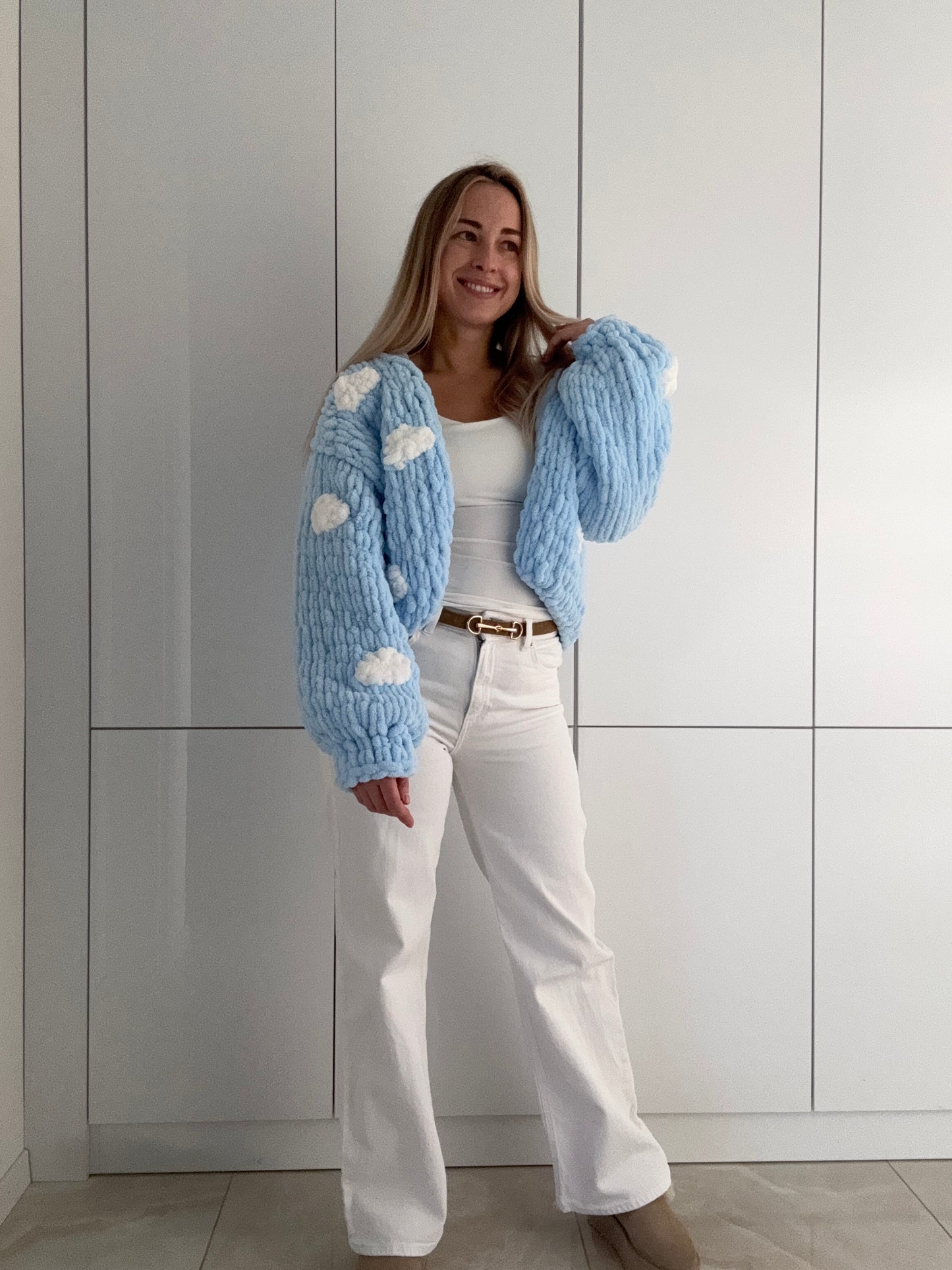Gilet épais tricoté à la main bleu ciel – Pièce unique