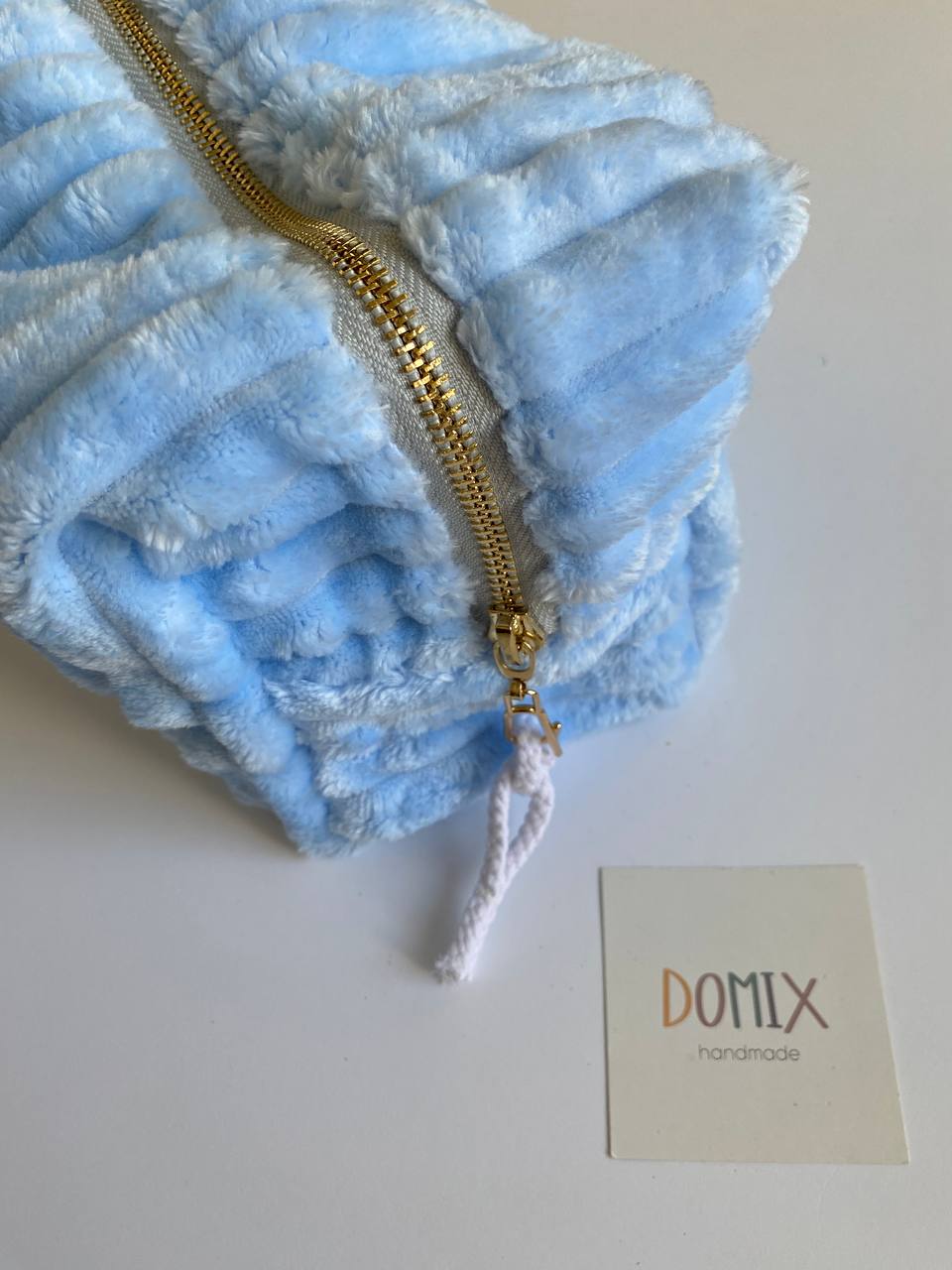Trousse à maquillage en velours bleu – Sac à cosmétiques souple avec doublure imperméable | DOMIX